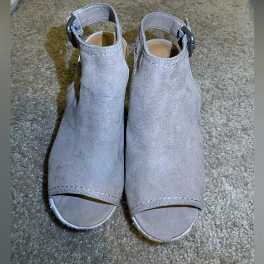 Universal Thread Tan Suede 4